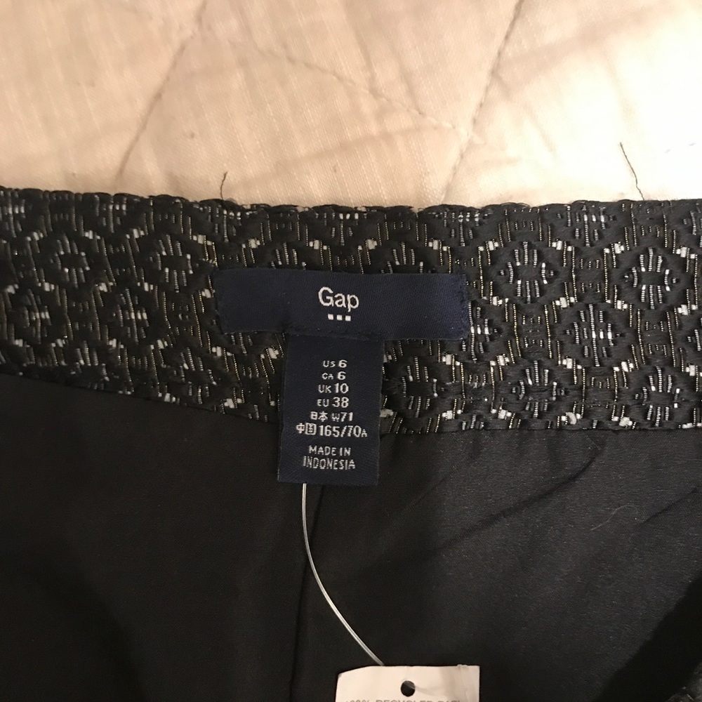 🌺GAP Patterned Mini Skirt - Picture 6 of 6